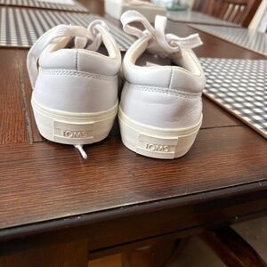 Tom’s women’s sneakers
